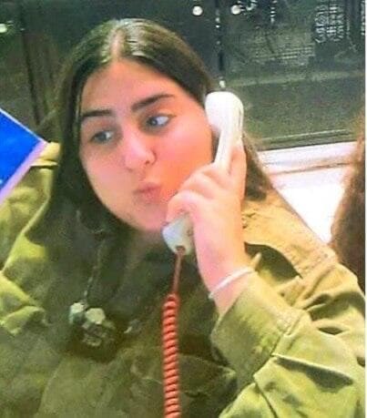 ESHEL2003's tweet photo. 12:25 שמחת תורה. 
זו השעה שחמ״ל נחל עוז עלה באש, וקולה של רונקי נדם. 
פסקל 100, ילדה שלי, יהיה זכרך מהפיכה https://t.co/KZz18bmegs