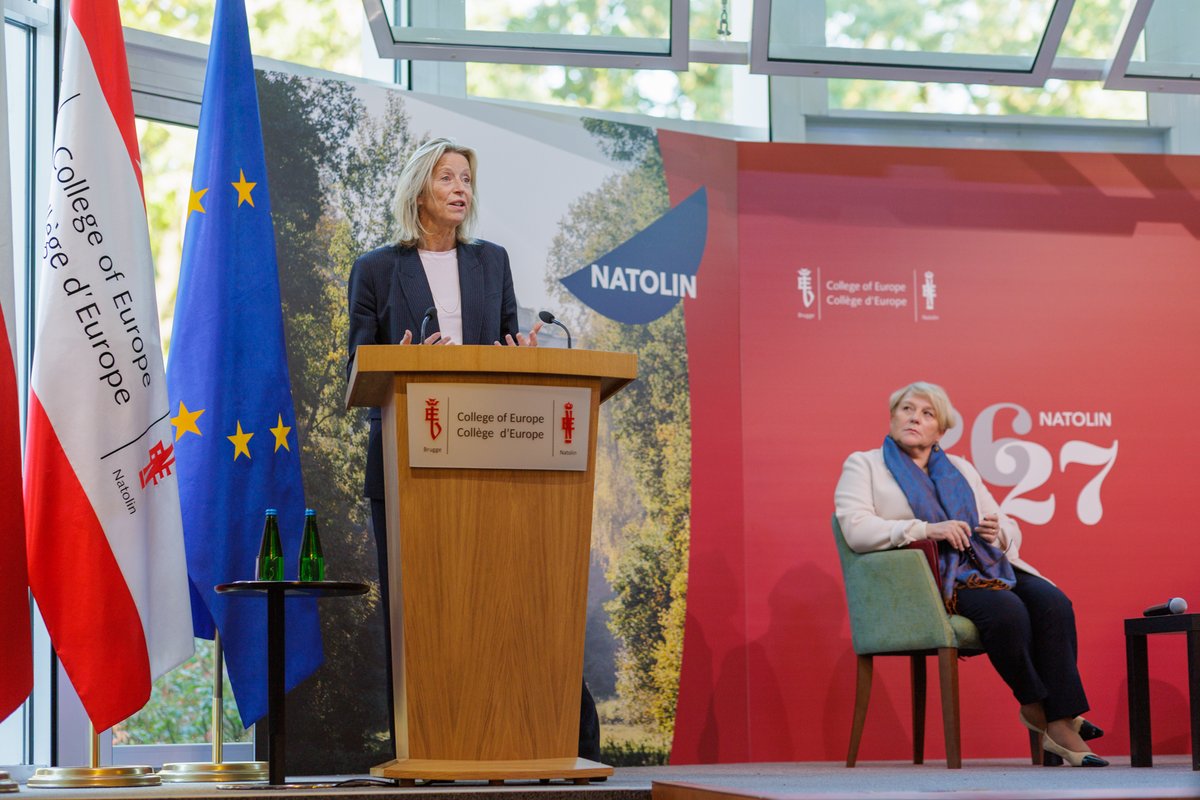 coenatolin's tweet photo. How can Europe stay united and resilient in a world of growing global pressure? 🇪🇺

It was a great pleasure to host yesterday @KajsaOllongren, Secretary General of European External Action Service @eu_eeas for a special lecture & a lively discussion with Natolin students moderated by Vice-Rector @EOsniecka.