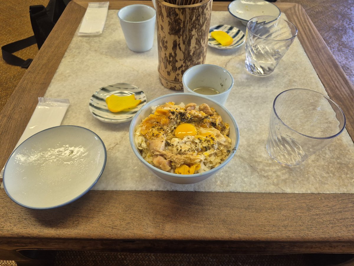 locon0721's tweet photo. 美味しかった親子丼。可愛かったカワウソ https://t.co/6apUGeMaFy