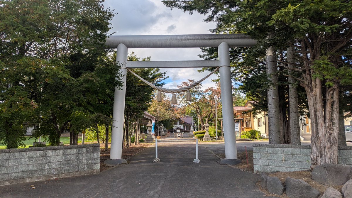 kusakaaoi's tweet photo. 鹿追神社
狛犬めっちゃ筋肉質！ https://t.co/61cQJKEMkh