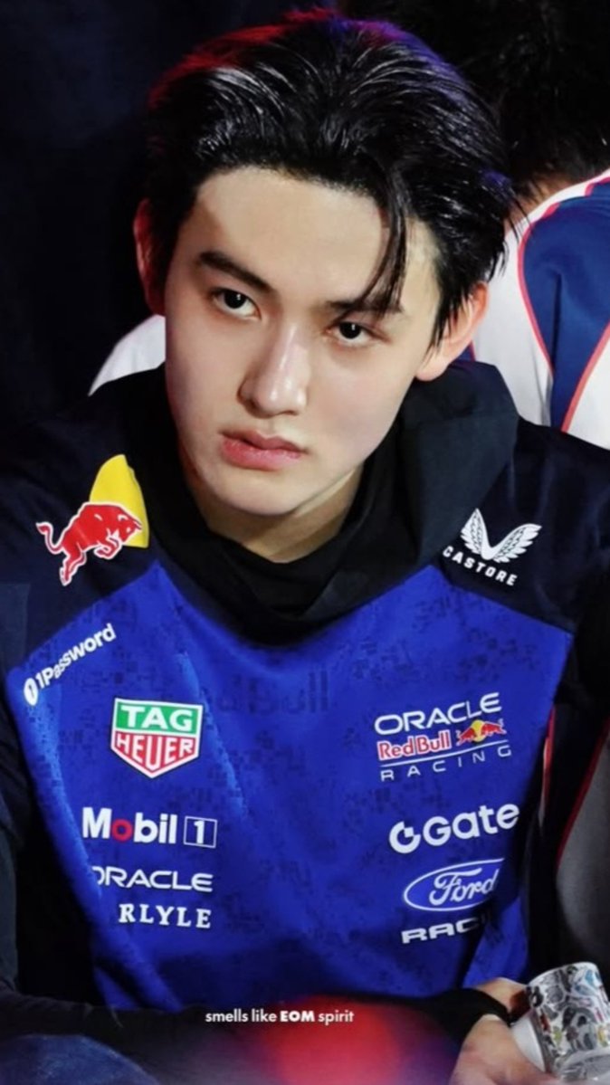 eomtan's tweet photo. #seonghyeon red bull https://t.co/790S8KUqSh