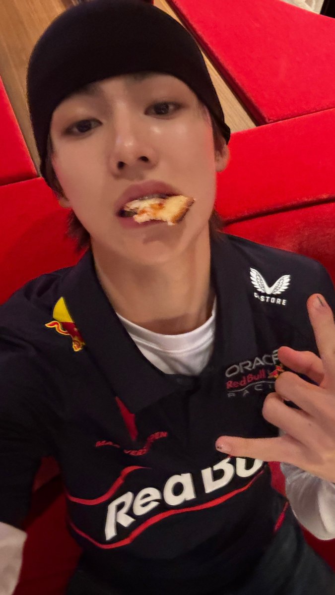 eomtan's tweet photo. #seonghyeon red bull https://t.co/790S8KUqSh