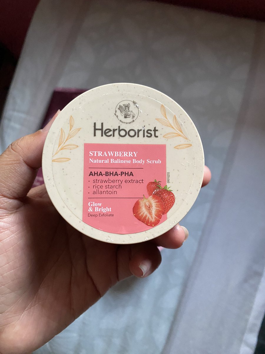 dittazharra's tweet photo. biarpun versi low budget, tapi asal konsisten nerapin skin cycling ala amanda zahra ini tetep terlihat loh hasilnya. 
jadi sesungguhnya hanya butuh konsisten 😭😭￼ https://t.co/ETSvPRKKFN