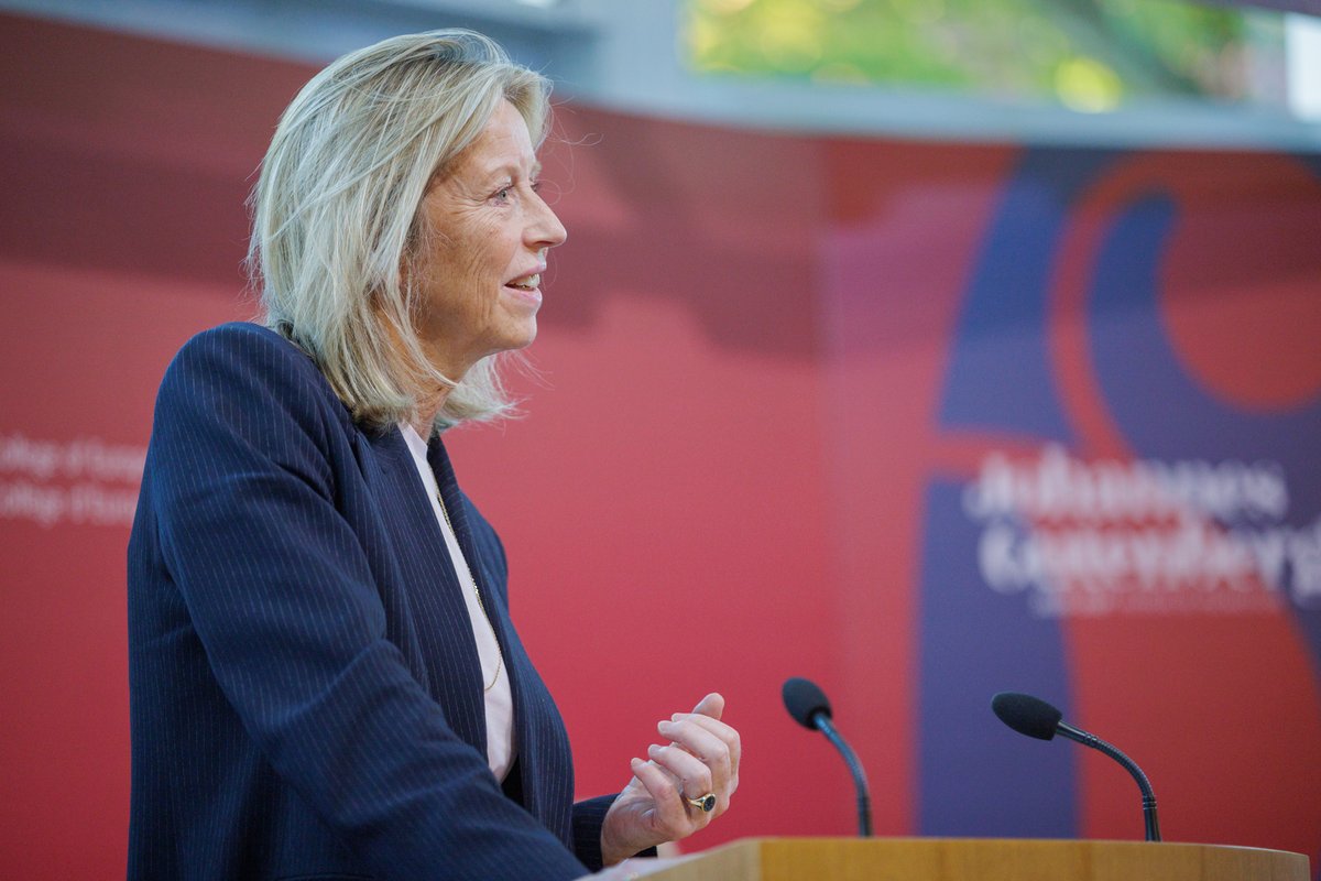 coenatolin's tweet photo. How can Europe stay united and resilient in a world of growing global pressure? 🇪🇺

It was a great pleasure to host yesterday @KajsaOllongren, Secretary General of European External Action Service @eu_eeas for a special lecture & a lively discussion with Natolin students moderated by Vice-Rector @EOsniecka.