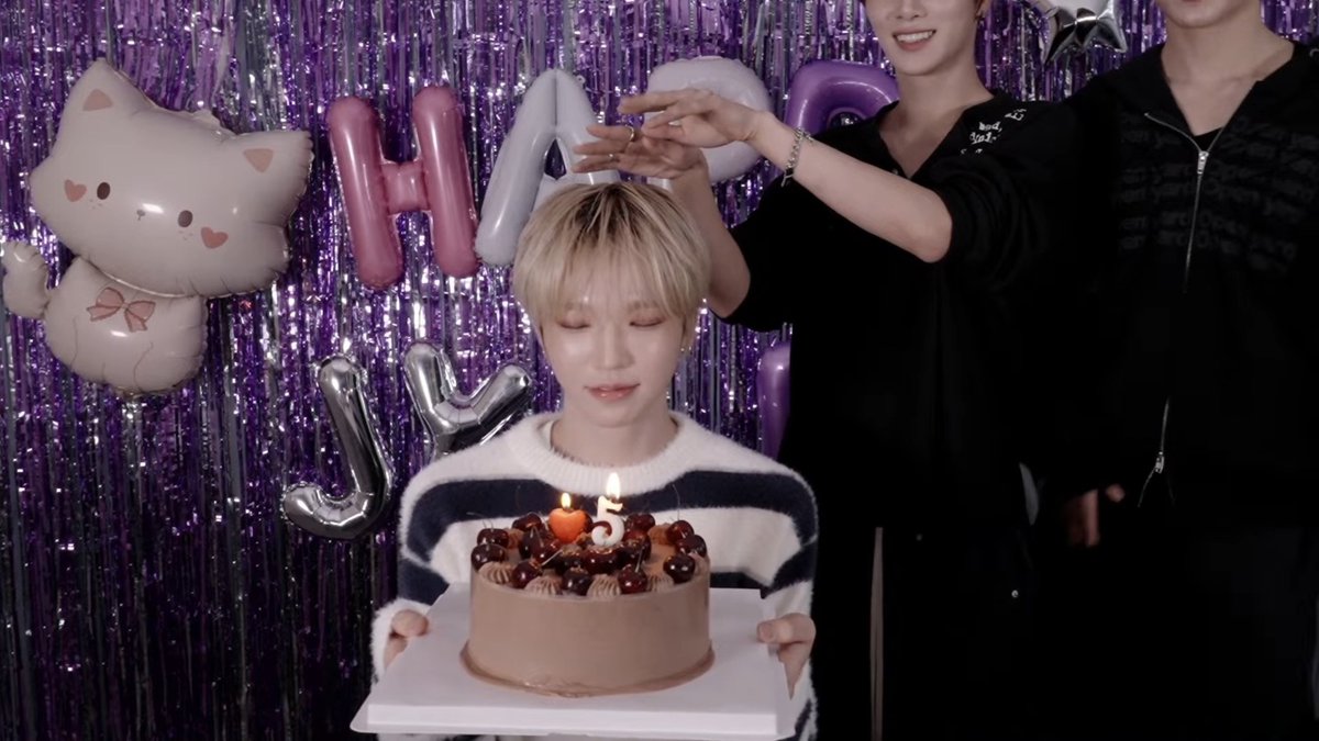 idnkitty's tweet photo. he just turned 5 years old🥹 https://t.co/S2qgXyOsLv
