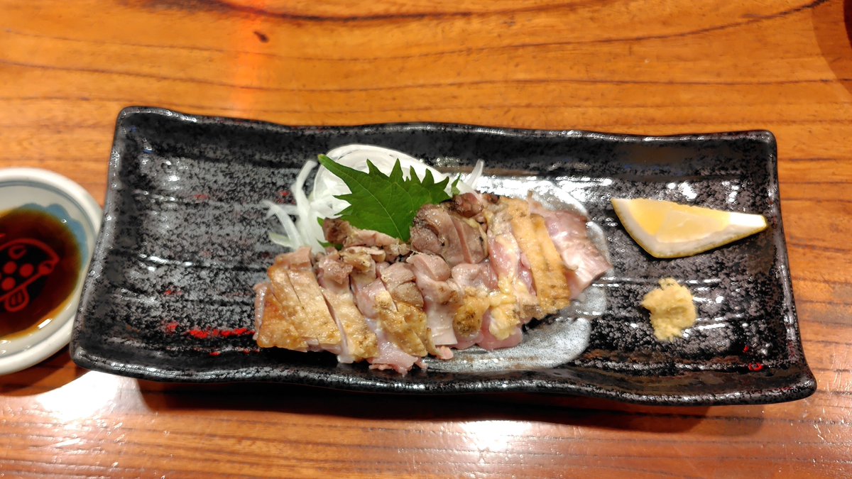 lermenist's tweet photo. 本日のデ部活P-2は、丸万焼鳥本店@宮崎市にて(２回目)
もも焼き(ばらし)＋鳥タタキ＋砂ずり焼き＋チキンピラフをシェア
市内でも老舗の焼鳥店だけに開店前から行列(記帳制)、地元客から観光客まで幅広く支持されてる美味さは、チャンスが有れば是非味わって欲しい https://t.co/gpAiCpYraJ