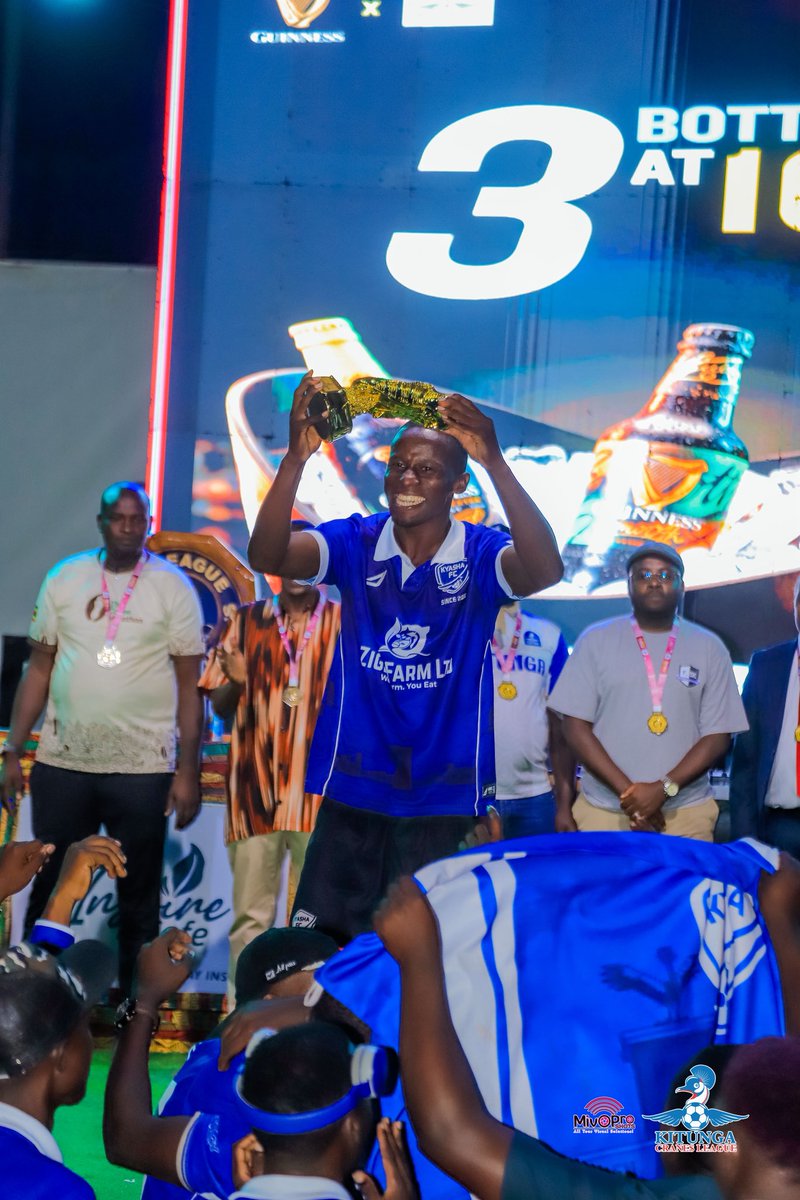 KitungaLeague's tweet photo. GOLDEN BOOT WINNER!

10goals in 14 games 

@MbahabweRa66698 - @KfcKyasha 

#KitungaLeague https://t.co/qCLjnmgf37
