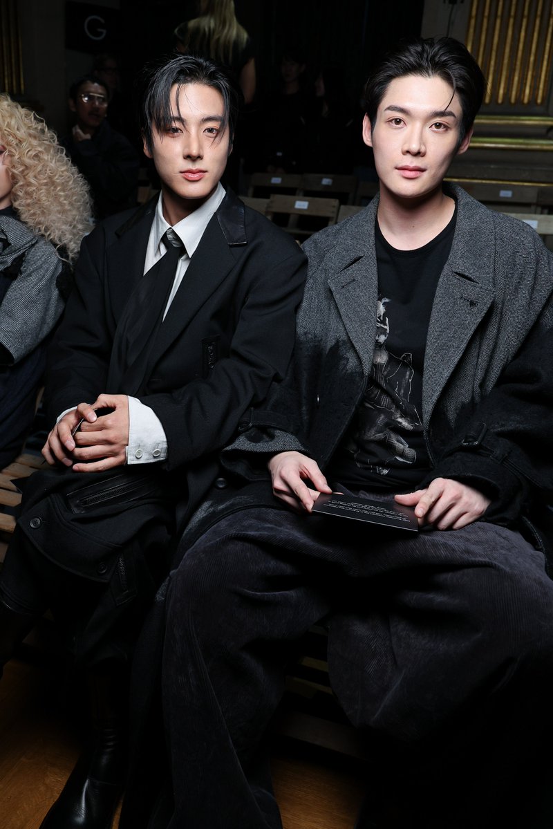 lessencestudios's tweet photo. Zee Pruk, Eric of THE BOYZ, and Kim Yoon Sik captured at the Yohji Yamamoto Spring/Summer 2027 show at Paris Fashion Week.

#YohjiYamamoto #ZeePruk 
#KimYoonSik #Eric https://t.co/IDqaj73tar
