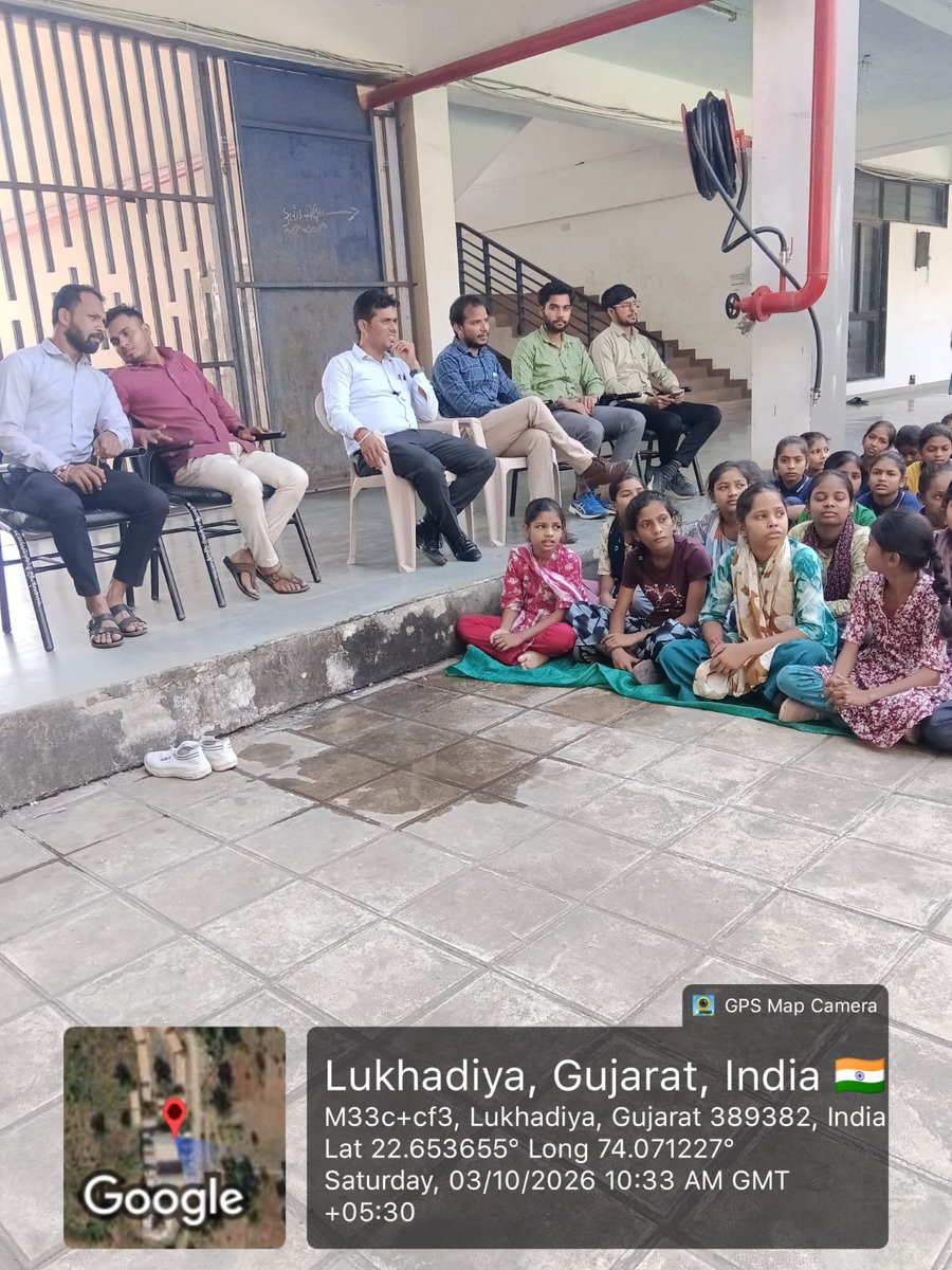 EMRSLUKHADIYA's tweet photo. हमारे विद्यालय में  आपदा प्रबंधन के बारे में जागरूकता कार्यक्रम आयोजित किया गया।  विद्यार्थियों को प्राथमिक उपचार और सुरक्षित बचाव के उपाय भी समझाए गए। कार्यक्रम से विद्यार्थियों को आपदा के समय अपनी और दूसरों की सुरक्षा करने की महत्वपूर्ण जानकारी प्राप्त हुई।#PA_TASP_dahod#nests https://t.co/M5PK654zIP