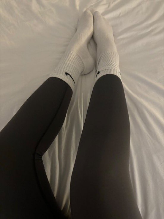 sa_phiragod's tweet photo. Team Schuhe oder Team Socken? 💋 https://t.co/r5JjjaVs5U