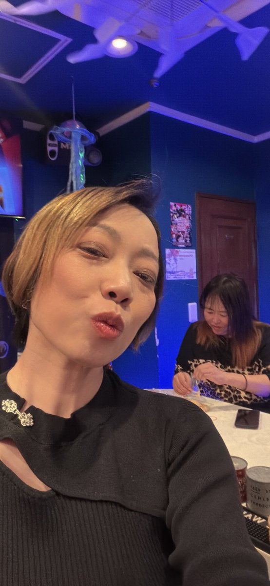 asari_to_Roco's tweet photo. ロコねぇログイン！
お土産たくさん！
お客様からジャイアントコーン🌽も https://t.co/ScuDs9Zirf