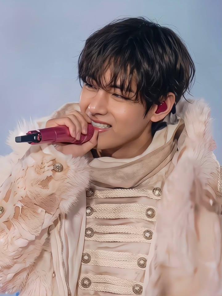 BTS___KTHV_95's tweet photo. His smile https://t.co/HAERFraW20