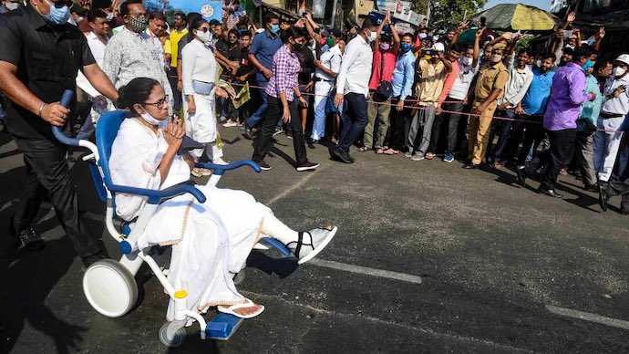 AnkurSingh's tweet photo. Remember Mamata Banerjee had Fracture in leg during 2021 Bengal Elections?

She blamed BJP for it, did campaign with plaster on leg.

Today, Bengal CM released Medical Report of Mamata Banerjee saying there was 'No evidence of Fracture'

Mamata Faked her injury to get sympathy votes and win the election.

This is why Mamata got wiped out this election.