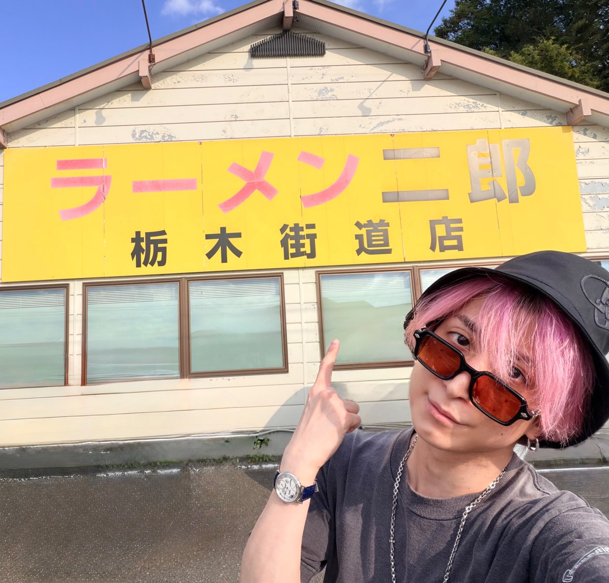 SAK_SAK_SAKUMA's tweet photo. ラーメン二郎栃木街道店に行ってきた!

ここもまた美味すぎた!!
ここまでの王道二郎パンチ久々に喰らいました!!!
生姜トッピングも爽やかだし、らっきょうがあるとさっぱりして無限に食べれる!
スープは微乳化！
コールは、ヤサイ少なめ+ニンニク+アブラ

親友が頼んだTARO+カツオくんが別物すぎて美味かった!