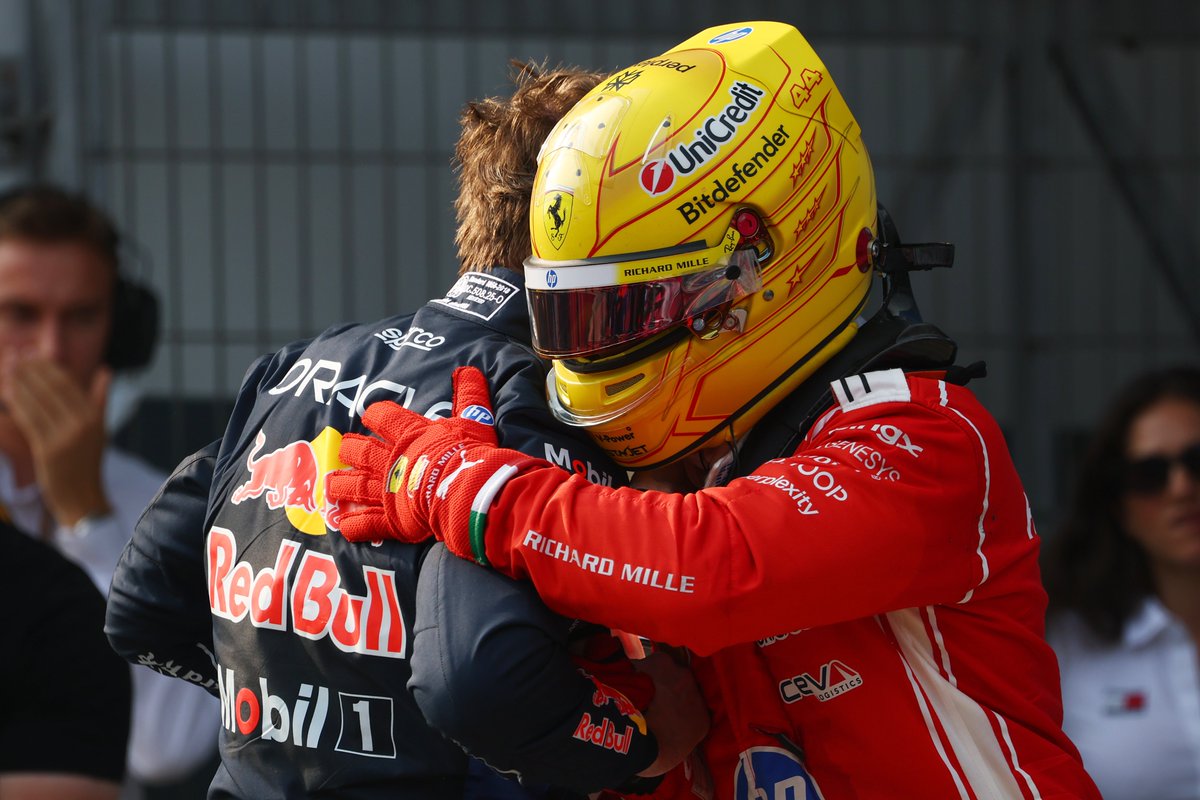 F1's tweet photo. Respect between two great champions 🤩

#F1 #BahrainGP https://t.co/fbZ6aoKRyw