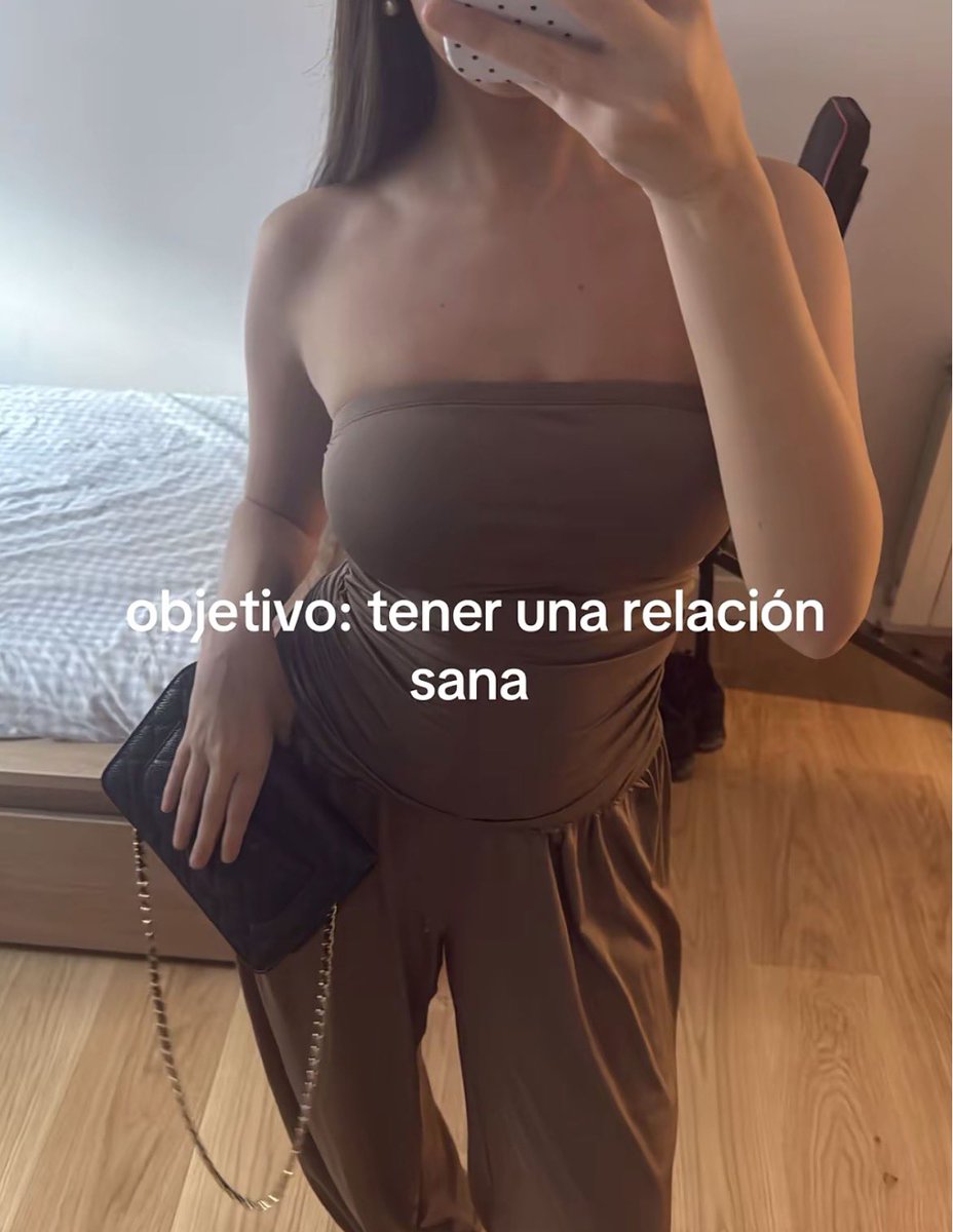 Diegocalle_15's tweet photo. Estás son las típicas que han vivido una relación tóxica y se piensa que así es el amor https://t.co/8bvJKZm6lZ