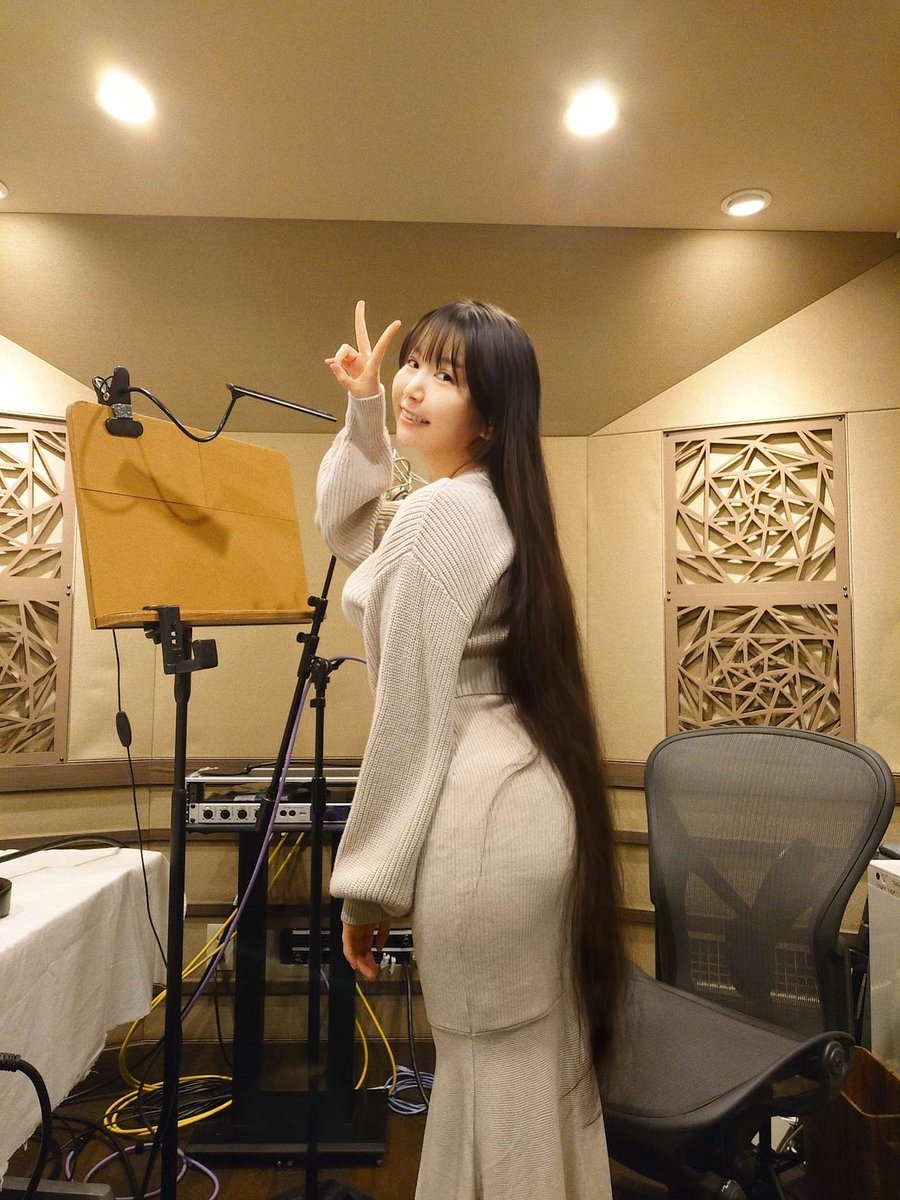 koiwai_kotori's tweet photo. 髪いつ切ろうねー？？ https://t.co/Odw8qffGlf