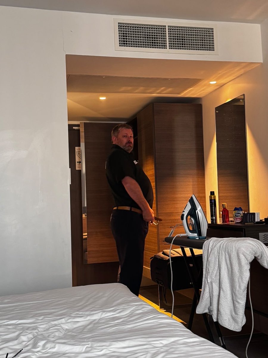 JamesWade180's tweet photo. @NandosUK four days running… belt’s getting a bit tight 😂⚙️. 
I’ll be on @SkySports at 9.30pm for the #worldgrandprix semi-final 🎯

#darts #pdc #JamesWade #feedthemachine https://t.co/2jII6E3CwW