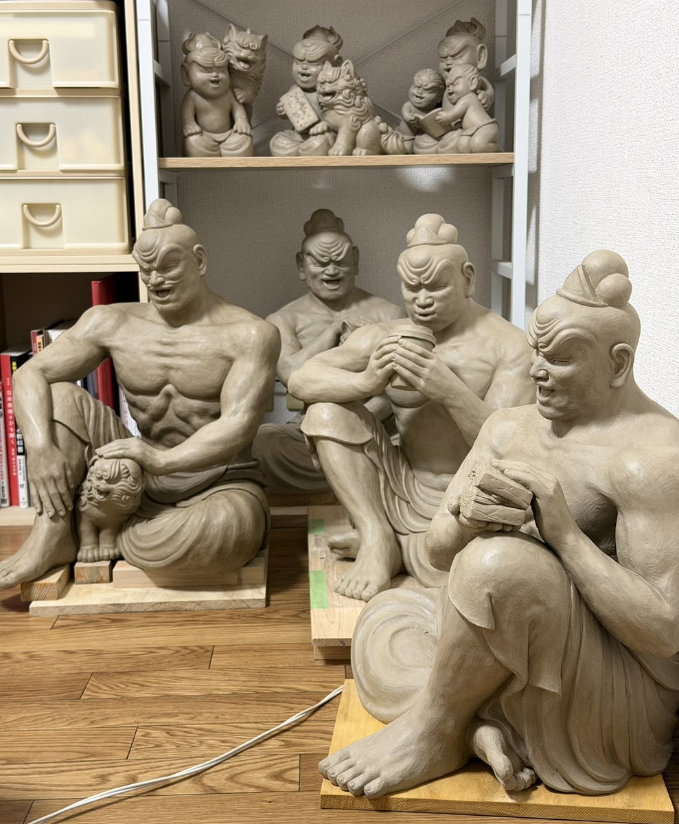 GOEGOE05's tweet photo. 部屋の一角を牛耳られています https://t.co/rbNpyHy3wq