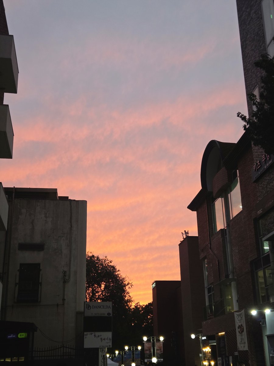 Idreamtblackout's tweet photo. 오늘 대학로 https://t.co/u6ix1xyk8m