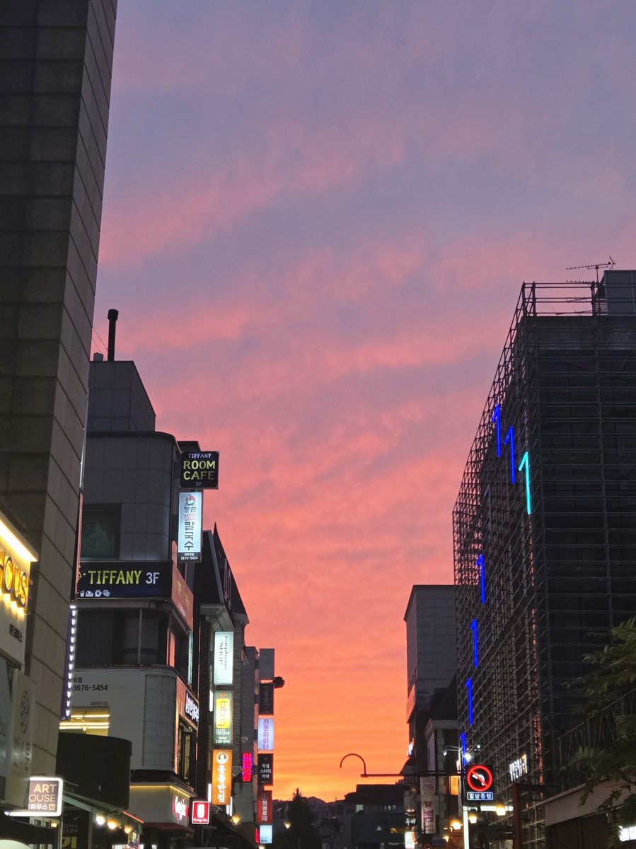 Idreamtblackout's tweet photo. 오늘 대학로 https://t.co/u6ix1xyk8m