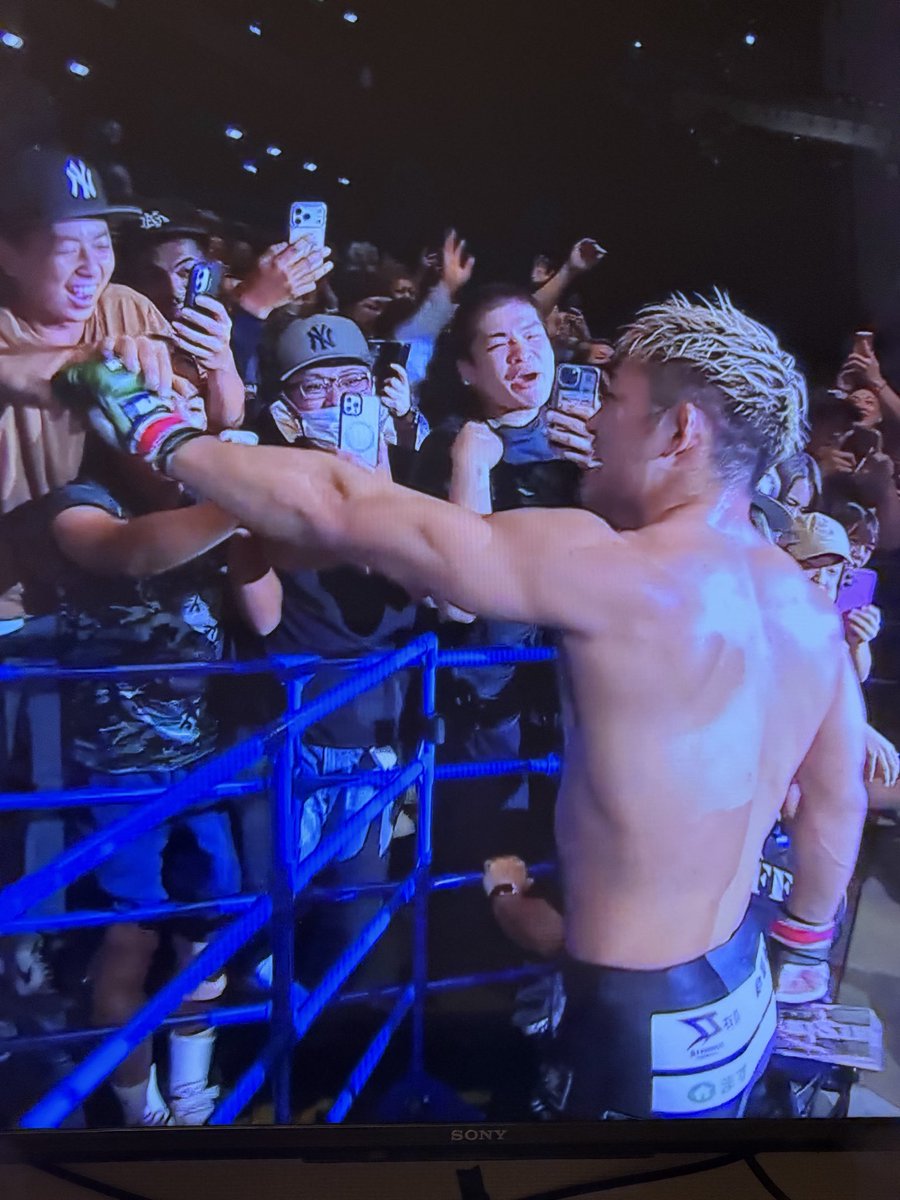 hrk_editor's tweet photo. 今こそ言いたい

「パーティーの始まりや！！！」

#rizin_landmark16 https://t.co/d5xMOp5HNw