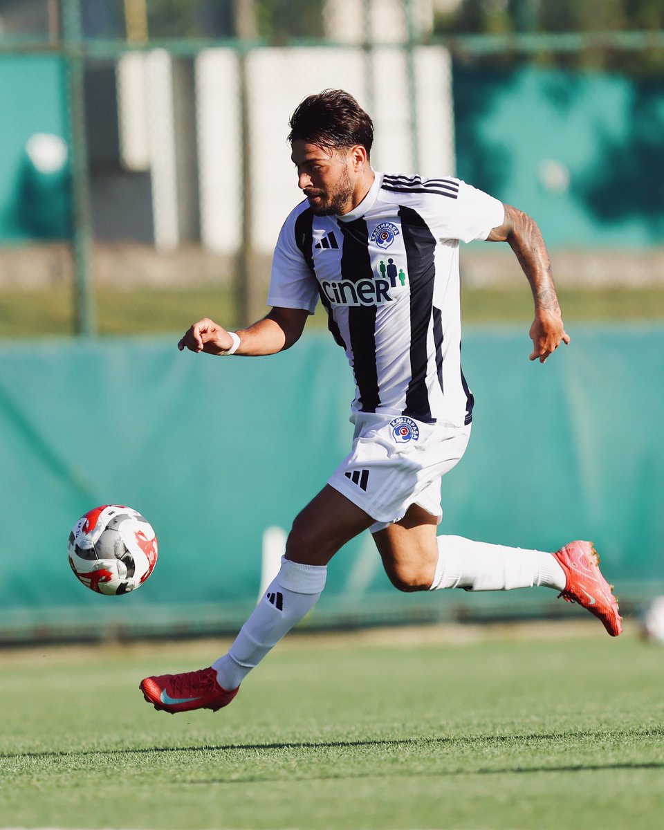 cagankesmen_'s tweet photo. Kasımpaşa’nın 2001 doğumlu sol kanadı Ali Yavuz Kol,

Bu sene şimdiye kadar aldığı süreyi 90 dkya vurursak değil Süper Lig, dünyanın en büyük 10 liginde dribbling’de ilk 5 içinde, o çabuklukla bu çocuğun piyasaya bu kadar geç çıkması şaka gibi, dar alanda yön kırması feci çevik.. https://t.co/LtNATvJICT