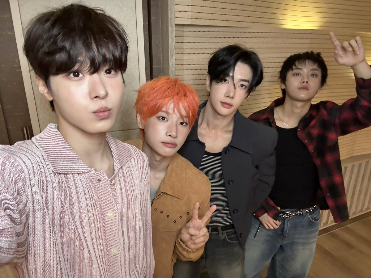 onepact_'s tweet photo. [💙_ #원팩트]

팬싸 끝! 오랜만에 한국 팬싸 하니까 너무 반갑고 좋았어💕
내일도 앤하트 만날 생각하니까 설렌다ㅎㅎ 오늘 저녁 맛있는 거 먹기~🍴

#ONEPACT #원팩트 https://t.co/3p8Utw1330