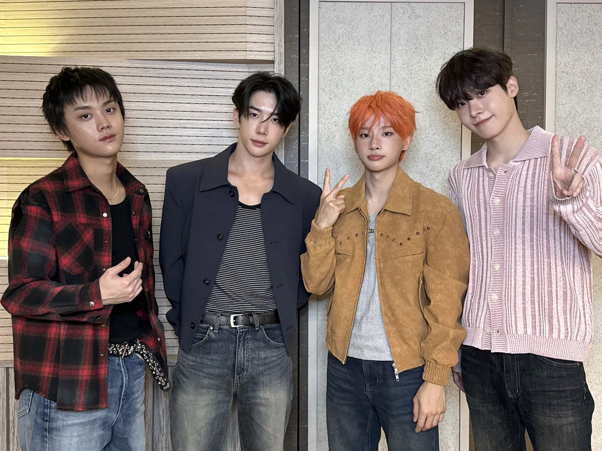 onepact_'s tweet photo. [💙_ #원팩트]

팬싸 끝! 오랜만에 한국 팬싸 하니까 너무 반갑고 좋았어💕
내일도 앤하트 만날 생각하니까 설렌다ㅎㅎ 오늘 저녁 맛있는 거 먹기~🍴

#ONEPACT #원팩트 https://t.co/3p8Utw1330