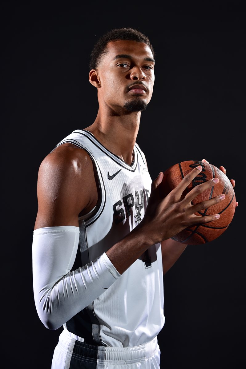 NBAspain's tweet photo. El dato que no sabías que necesitabas.

Desde que llegó a la NBA, Victor Wembanyama se ha enfrentado a 547 diferentes jugadores en temporada regular... y ha taponado a 273 de ellos (49.9%) al menos una vez. https://t.co/MrNW7nuIwO