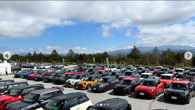 GlanzMini's tweet photo. 【#MINI成田】
全国からMINIが集結!日本初開催「MINI UNITED」の景色は圧巻…!✨
ポール・スミス限定車など愛が詰まった空間に胸が高鳴ります。
熱気溢れるイベント、ぜひ保存してね🔖
#MINI #MINIUNITED #ミニクーパー #愛車 #MINI成田 https://t.co/D76eNIQWp6