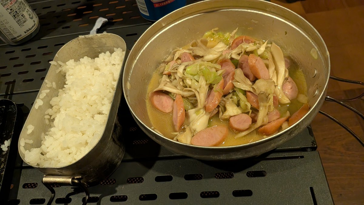 ginzow's tweet photo. 焦がしネギみたいにしたかったのにごった煮になってしまったが美味いからいいか https://t.co/qDUVwiGCej