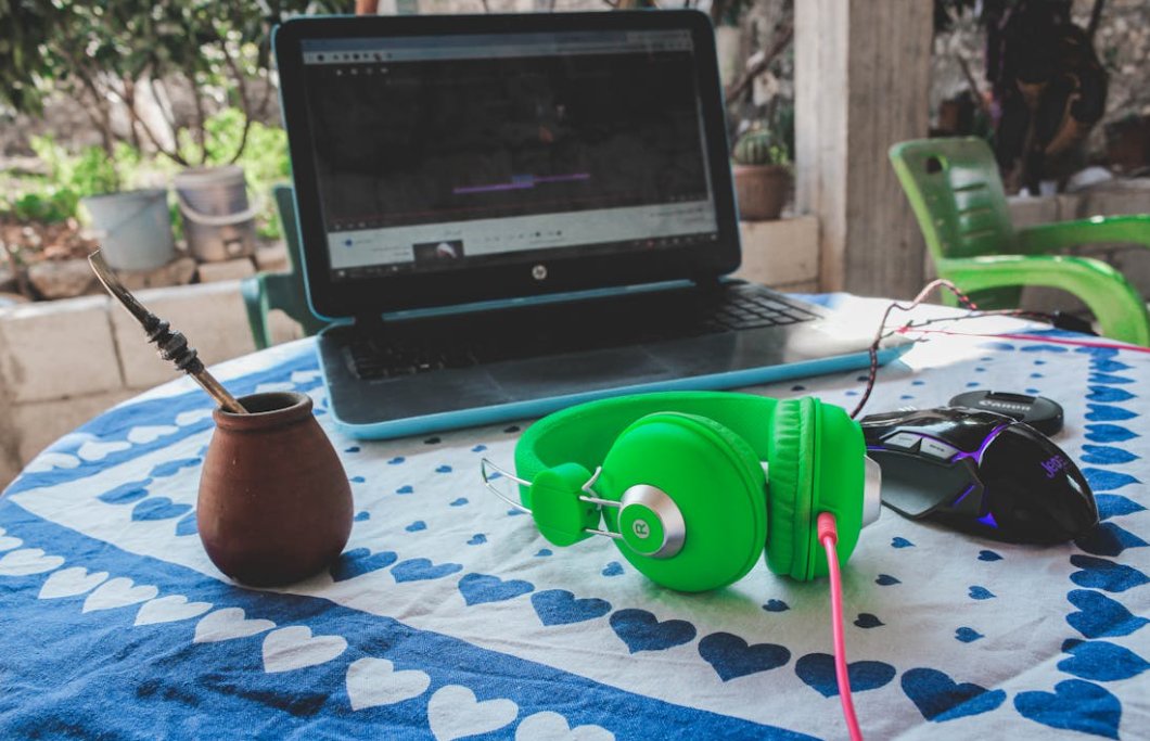 OakShuttermd4h's tweet photo. Learning English doesn’t have to be boring! Try 10 mins of daily podcast listening—catch new words naturally and keep it fun. Small steps = big progress! ， https://t.co/EGaSnSdRcA
