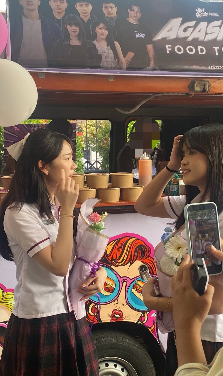 theyycallmebass's tweet photo. Tft girls @L_MarshaJKT48 @AdelRevaaa 

Maav yh kalo terlalu ricuh. Gini dah kalo fanbase u berdua digabung 😭 https://t.co/1O99Z6bIG3