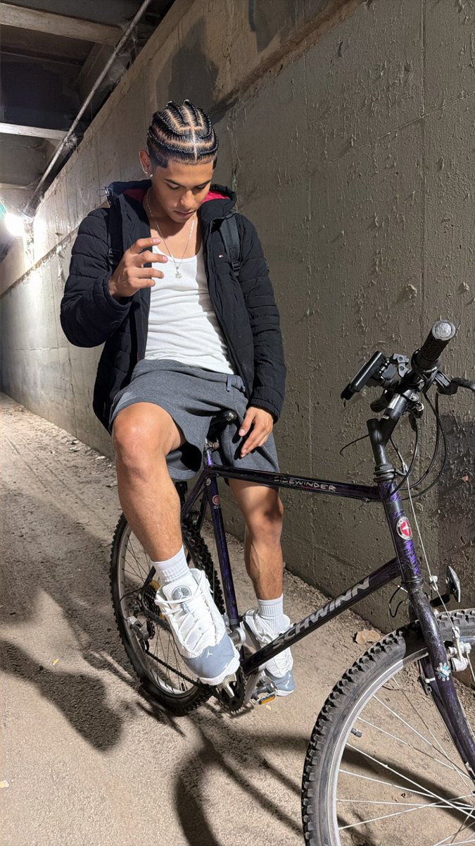 mosevillaa's tweet photo. Instagram    Vs.     X 🥵

Do you follow me on Instagram? 
👉🏽 https://t.co/csspuJdsUO https://t.co/9Q2pSVFo2f