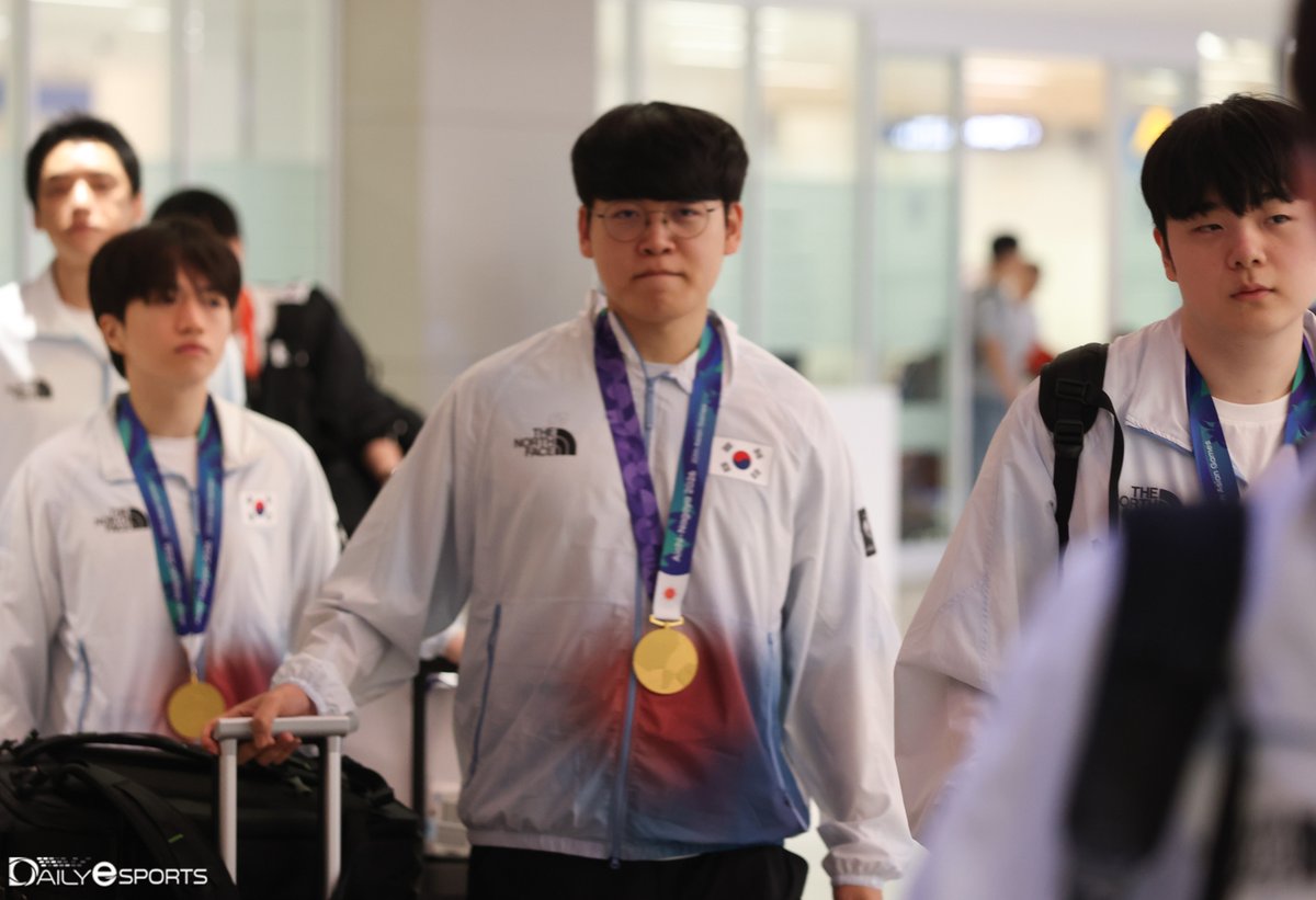 kenzi131's tweet photo. #LoL  #LCK  @T1LoL  @HLEofficial https://t.co/1x1HSy1yHT