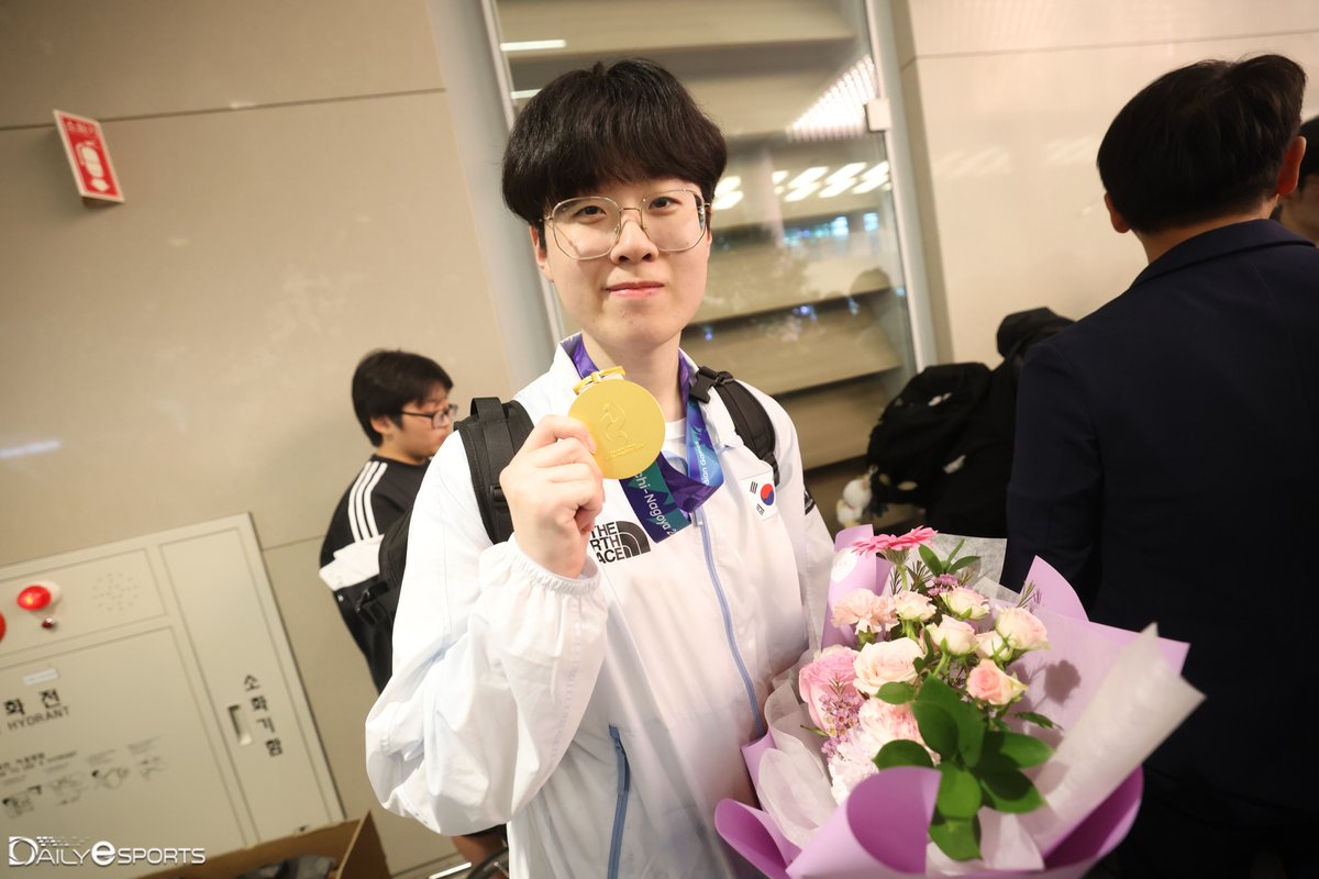 kenzi131's tweet photo. #LoL  #LCK  @T1LoL  @HLEofficial https://t.co/1x1HSy1yHT