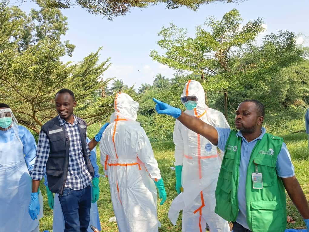 KalambayNt's tweet photo. Face à Ebola, chaque action compte.

Former, prévenir, protéger et rester au plus près des communautés : c’est ainsi que la riposte avance en RDC.

📷: Formation Personnel de première ligne - Makiso-Kisangani.

@OMSRDCONGO @AfricaCDC https://t.co/vmD2cuxZKq