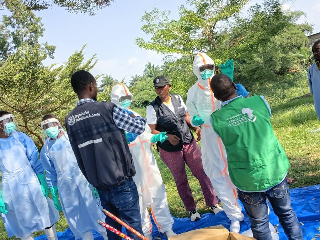KalambayNt's tweet photo. Face à Ebola, chaque action compte.

Former, prévenir, protéger et rester au plus près des communautés : c’est ainsi que la riposte avance en RDC.

📷: Formation Personnel de première ligne - Makiso-Kisangani.

@OMSRDCONGO @AfricaCDC https://t.co/vmD2cuxZKq
