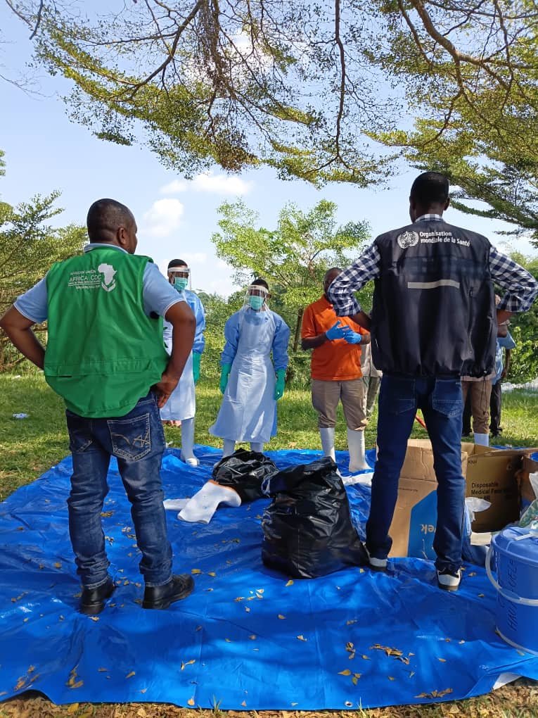 KalambayNt's tweet photo. Face à Ebola, chaque action compte.

Former, prévenir, protéger et rester au plus près des communautés : c’est ainsi que la riposte avance en RDC.

📷: Formation Personnel de première ligne - Makiso-Kisangani.

@OMSRDCONGO @AfricaCDC https://t.co/vmD2cuxZKq