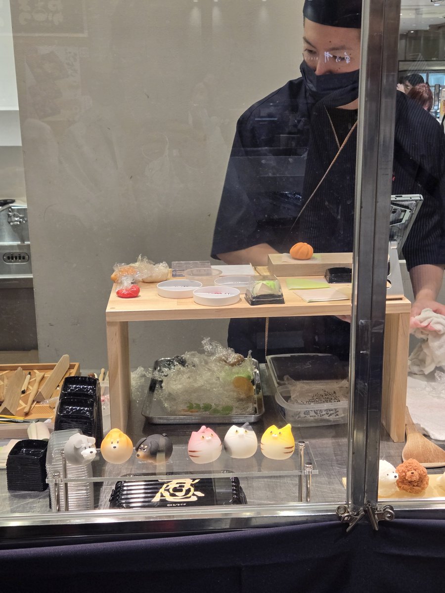 minaduki0229's tweet photo. ずっと行ってみたかった和菓子屋さんが和菓子魂に出展してるから、突破行って見たけどもう昼過ぎで受付打ち切られてた💦💦かわいいから人気だよね😂
お腹は和菓子モードたから、帰りに団子食べてきた！！うまい！！！ https://t.co/cCSIOjJ8aD