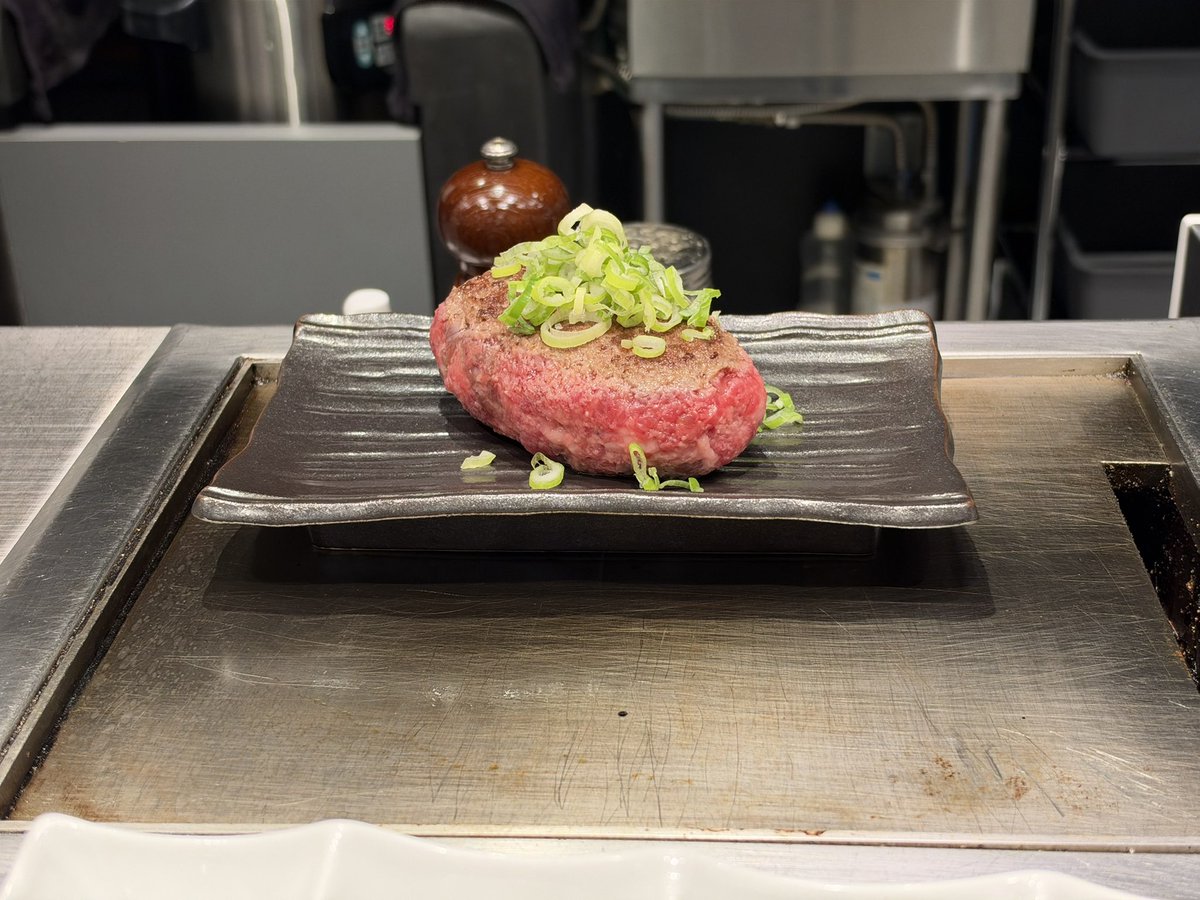 shol_g's tweet photo. 仕事終わりにハンバーグが食べたくなり極味やに！
(*´ч`*)
久々に来たけど美味しい！ https://t.co/zFfxY6wmHJ