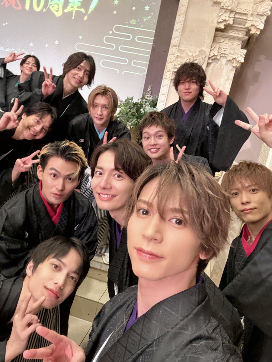 Ryo_Kitamu's tweet photo. 10年を共に駆け抜けた仲間たちと！
とても賑やかな会でしたので、お楽しみに☺️

#刀ステ https://t.co/2Cd1uCmiY2