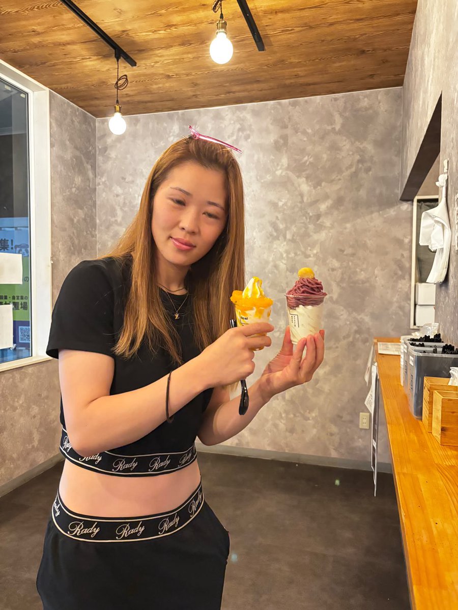 gixpgg's tweet photo. 🚨【ラストコール・まどか】🚨

大変お待たせいたしました
今回一部の情報を解禁させていただくと言った一部情報と致しましては
過去の“大麻発言”。
そして、意味深すぎる「グミ」という言葉。

【グミ】あの発言は、いったい何を意味していたのか？

目もおかしくないか？？👀
大麻を使用し、マンチに入りアイスでも食べに来たのでしょうか？

さらに気になるのは、
それが過去の話ではなく、今も続いているのではないかという疑念。

もちろん、ここで断定はしない。

ただ……

もし今も続いているとしたら？

点と点をつなげた瞬間、見え方が変わるかもしれない。

溝口さん周りの方々には気おつけて下さい。　　

やっぱりラストコールは薬物中毒の集まりなのか？

志願者にも薬物検査はするべきだ。

まだ出���ていない情報があります。

反応次第でまだまだいきます🫡

#ラストコール
#ホストコール