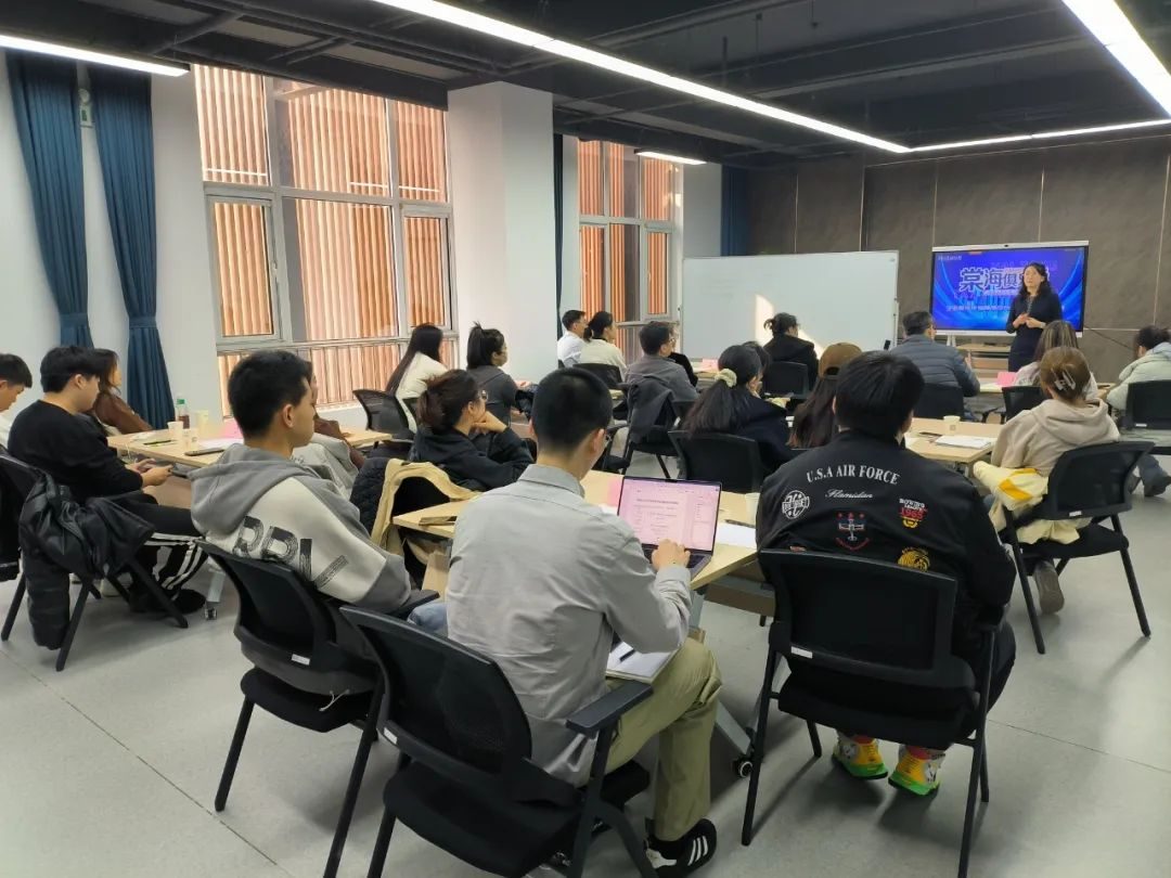 RebelFrostwxaf's tweet photo. Just wrapped an amazing digital marketing workshop! Learned how to boost social media engagement and measure campaign results with industry pros. Grateful for the valuable insights and connections today! https://t.co/BvJep0OQtS