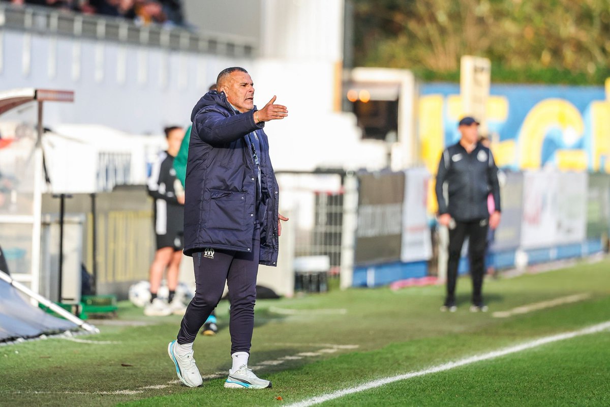LaMinuteOM_'s tweet photo. 🚨 Titou Hasni, directeur du centre de formation de l'OM :

"Bruno Genesio et ses adjoints connaissent les jeunes. On a un relais quotidien avec Jérémie Bréchet.

(Jeudi) soir, on a passé une heure et demie à échanger sur les joueurs : 'On a envie de voir lui, on a trouvé bien lui'.

Ils regardent aussi les matchs de l'équipe Pro 2."

(La Provence)
#TeamOM