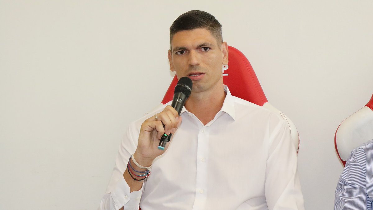 VolleyLube's tweet photo. 🎙️ Marko Podrascanin: "Domenica, al PalaCiarapica di San Severino, mi aspetto un upgrade della Lube"
#esserelube #cucinelube #creokitchens
https://t.co/2CgVtNYhod https://t.co/3Sx5MDnIkq
