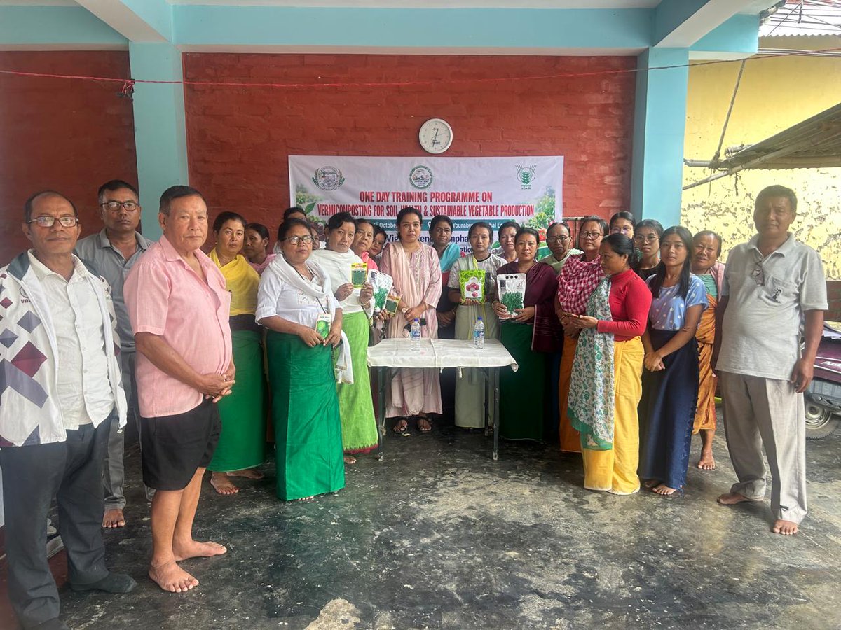 EastKvk's tweet photo. One day training programme on Vermicomposting for soil health and sustainable vegetable production was conducted at Yourabung with 25 participants and inputsputs such as seeds of cabbage, broccoli, onion and coriander were distributed
#icar
#atari_zonevii
#cauimphal https://t.co/8V5LSpBY3O