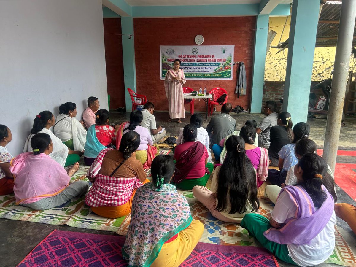 EastKvk's tweet photo. One day training programme on Vermicomposting for soil health and sustainable vegetable production was conducted at Yourabung with 25 participants and inputsputs such as seeds of cabbage, broccoli, onion and coriander were distributed
#icar
#atari_zonevii
#cauimphal https://t.co/8V5LSpBY3O