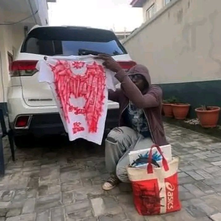 sterdx6's tweet photo. I got the art , skills and just need to audience #airbrush #liveart #lagosartist https://t.co/QVMdX1EMuK